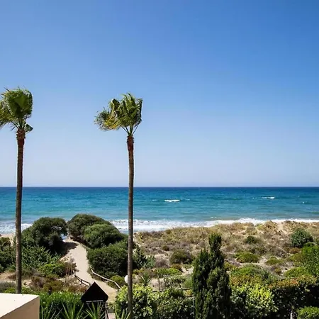 In Beachfront With Pool Μαρμπέλλα