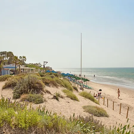 In Beachfront With Pool 公寓