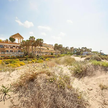 In Beachfront With Pool 马尔韦利亚