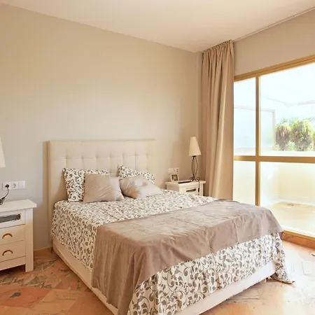 In Beachfront With Pool 马尔韦利亚