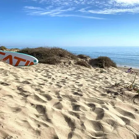 In Beachfront With Pool * 马尔韦利亚