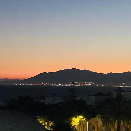 公寓 In Beachfront With Pool 马尔韦利亚