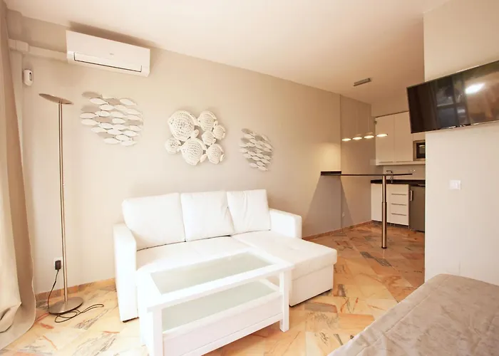 In Beachfront With Pool Apartmán