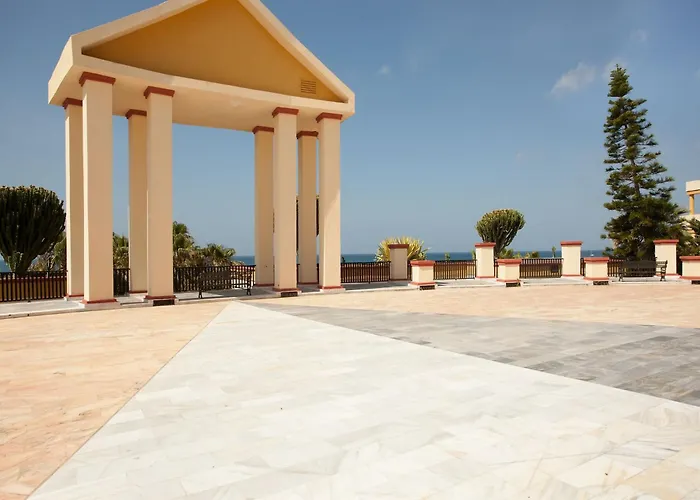 Apartmán In Beachfront With Pool *