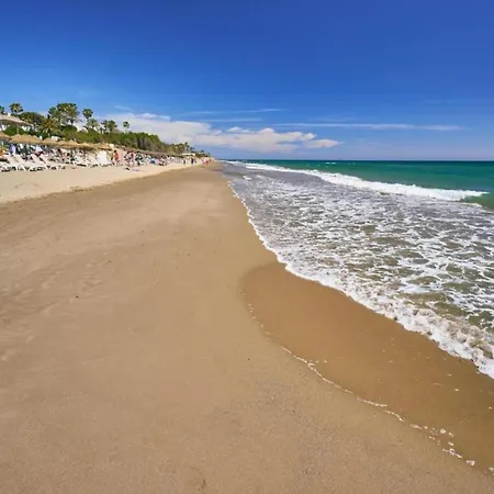 In Beachfront With Pool Apartmán Marbella